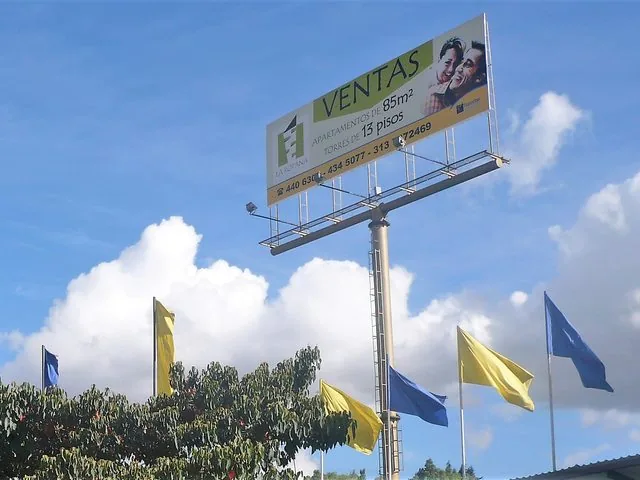 Valla tubular de proyecto de vivienda